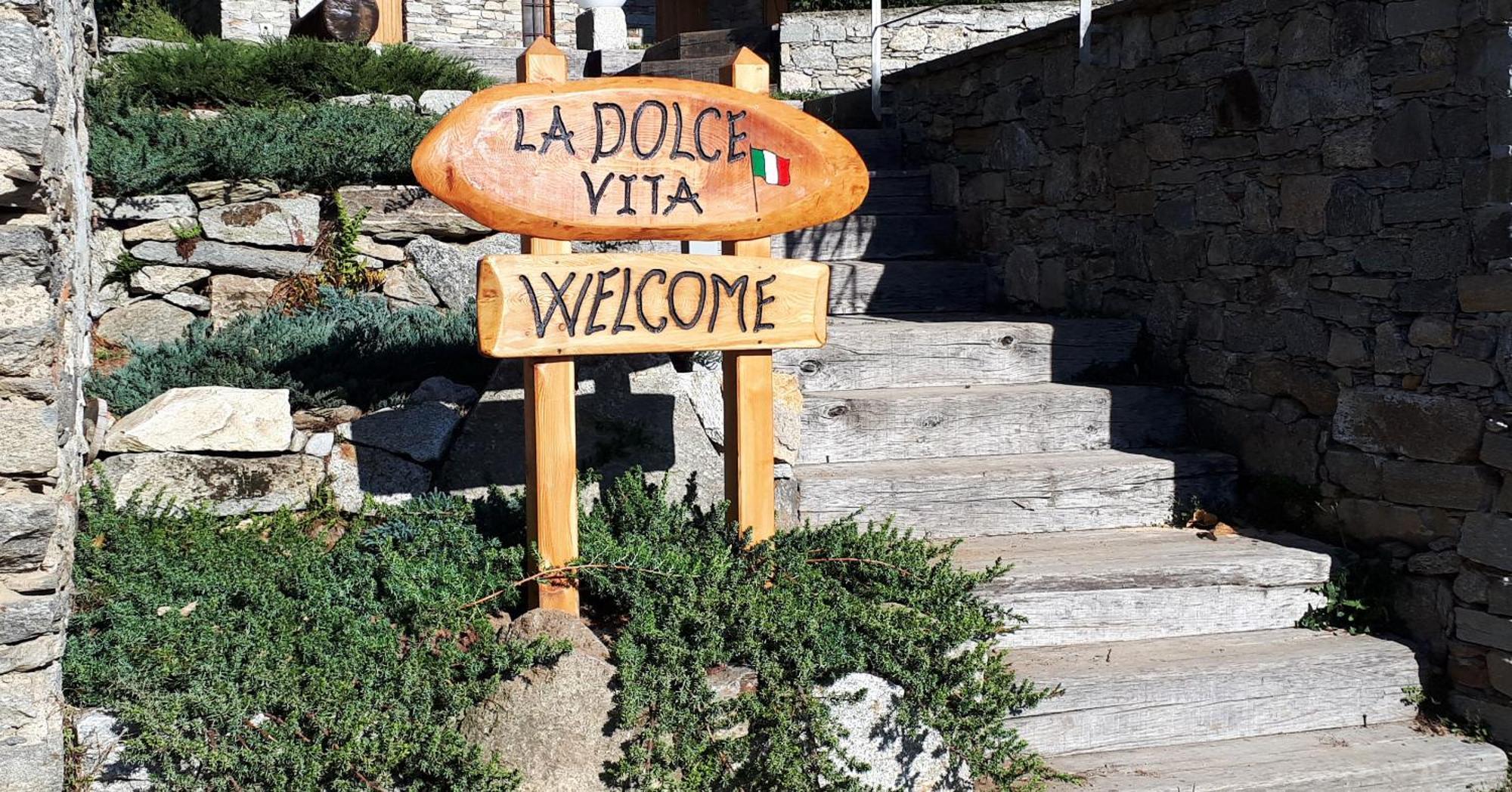 La Dolce Vita Chalet Massino Visconti Bagian luar foto
